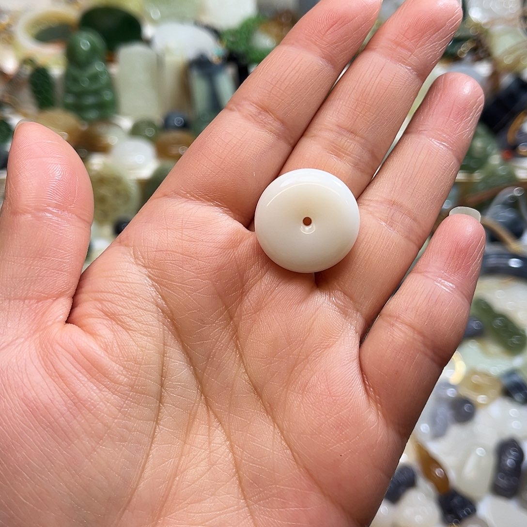 桇***笙和田玉未镶嵌吊坠(赠链)