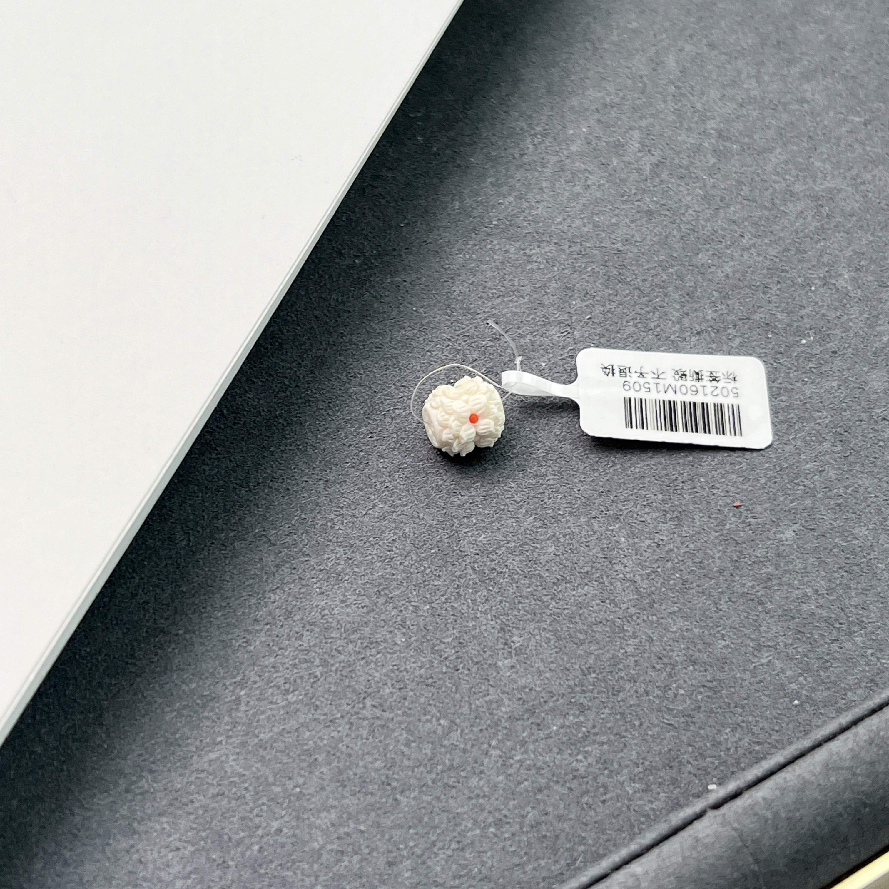 猛犸牙并蒂莲花雕刻件