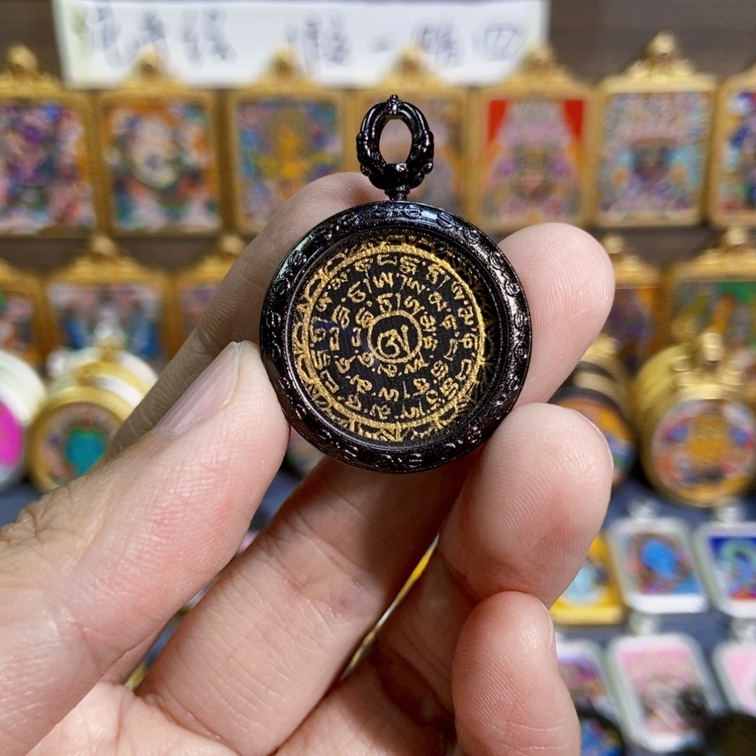 小***i吊坠纯手绘唐卡六字箴言