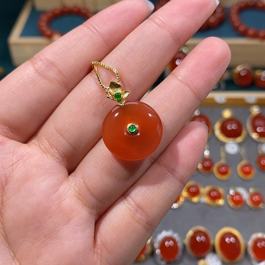 南红玛瑙18K金镶嵌颈饰