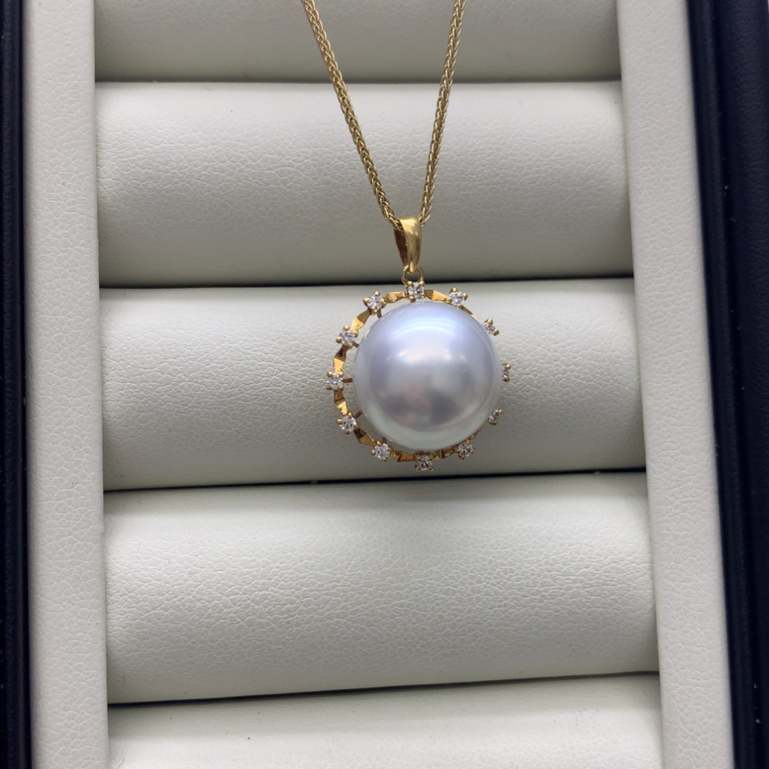 18K金镶嵌海水珍珠吊坠(不含链)