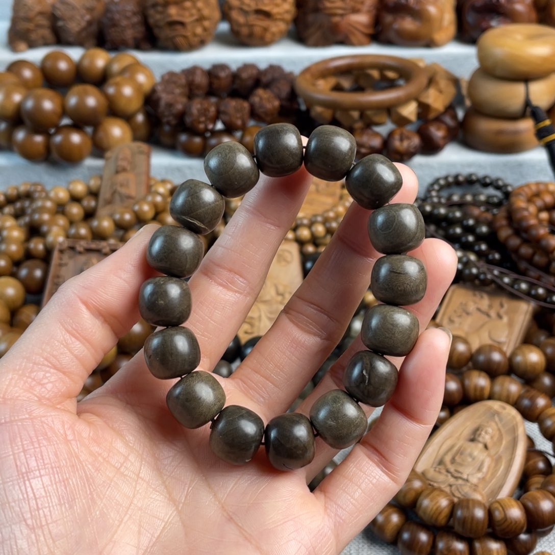 木老山檀香13/14阴沉瑕疵手串