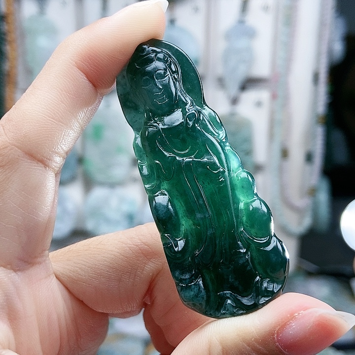 颈饰足铂镶嵌翡翠翡翠