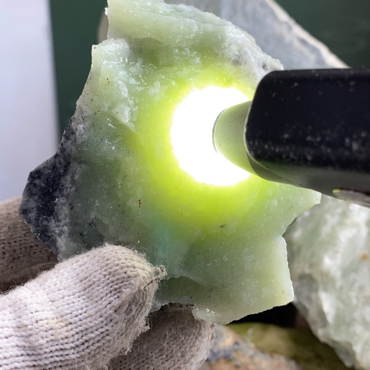 蛇纹石玉珠宝岫玉原石未镶嵌