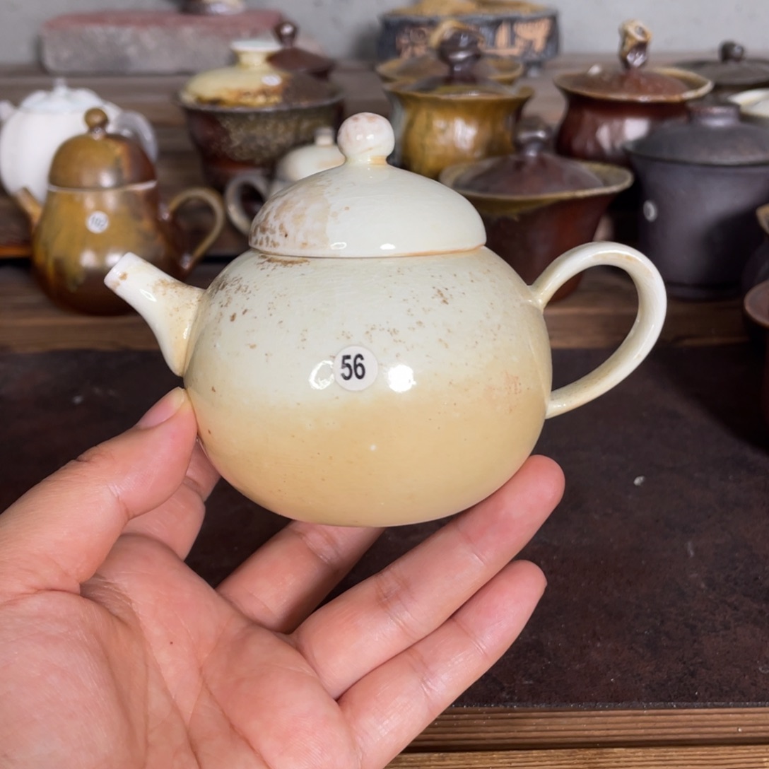 56。   大胖壶。      柴烧。     