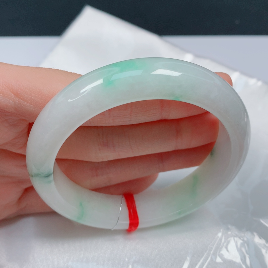 翡翠手镯未镶嵌56.2正圈白底青