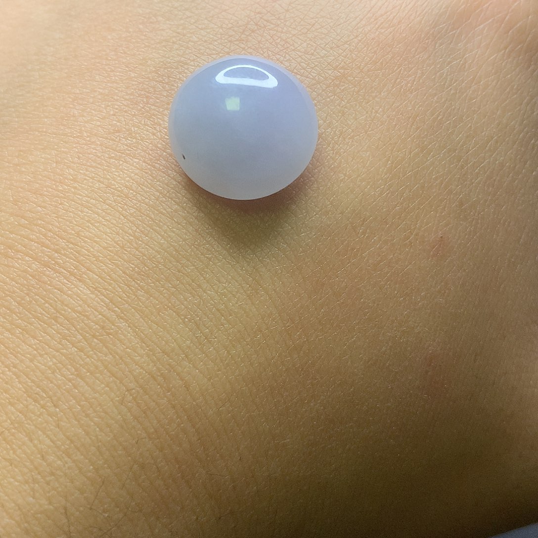 翡翠未镶嵌颈饰鸽子蛋