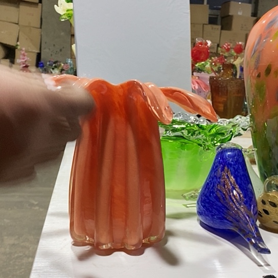 琉璃花瓶高19厘米口径7厘米