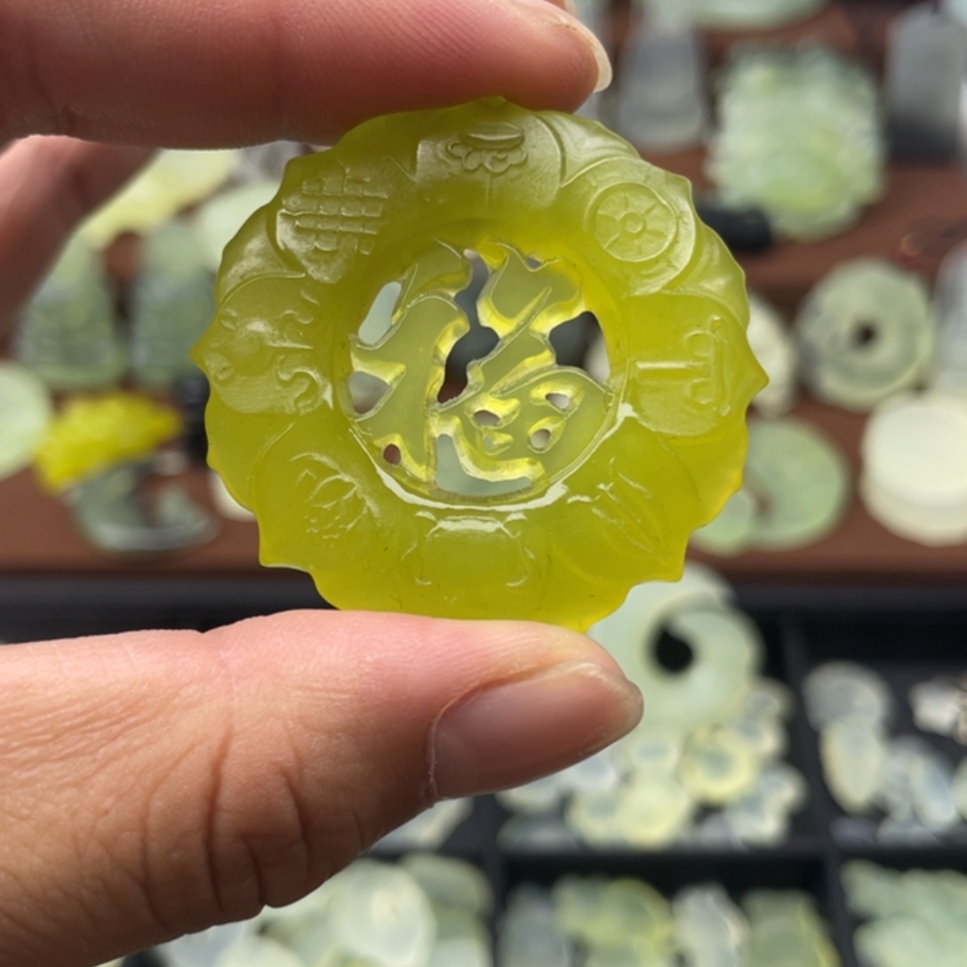 未镶嵌蛇纹石玉颈饰
