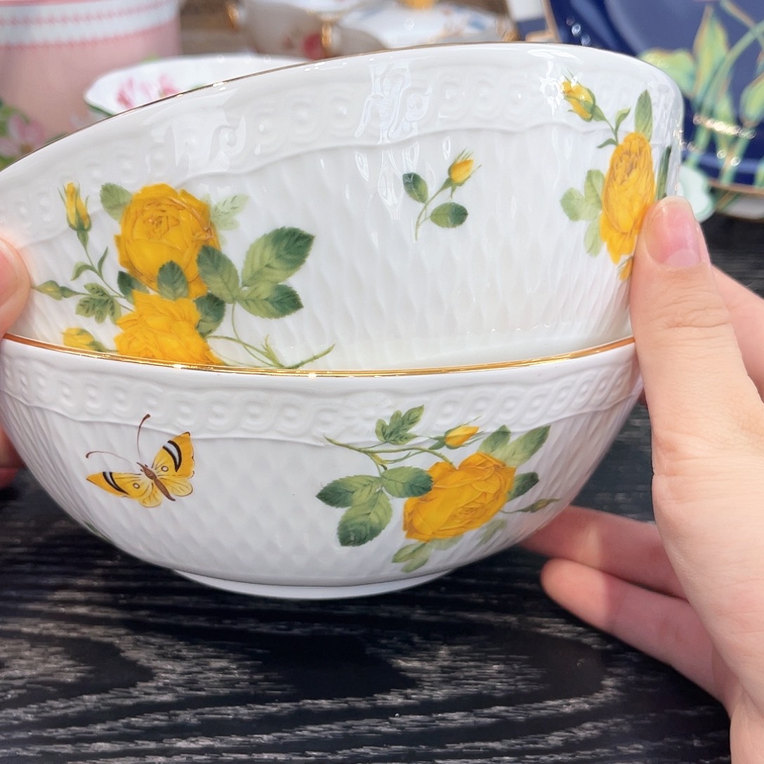 骨瓷两个七寸碗——-