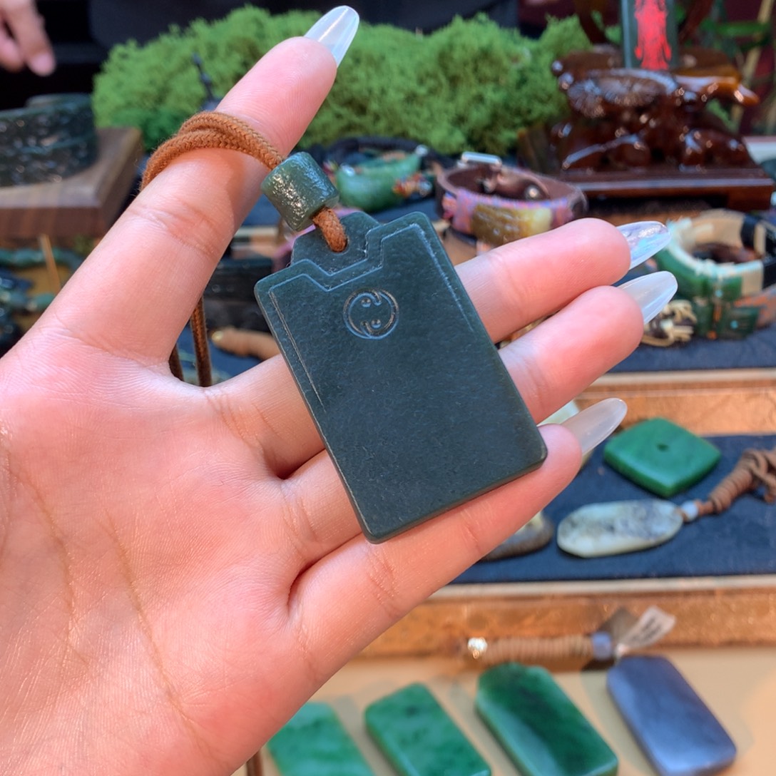 和田玉（糖玉）未镶嵌挂件