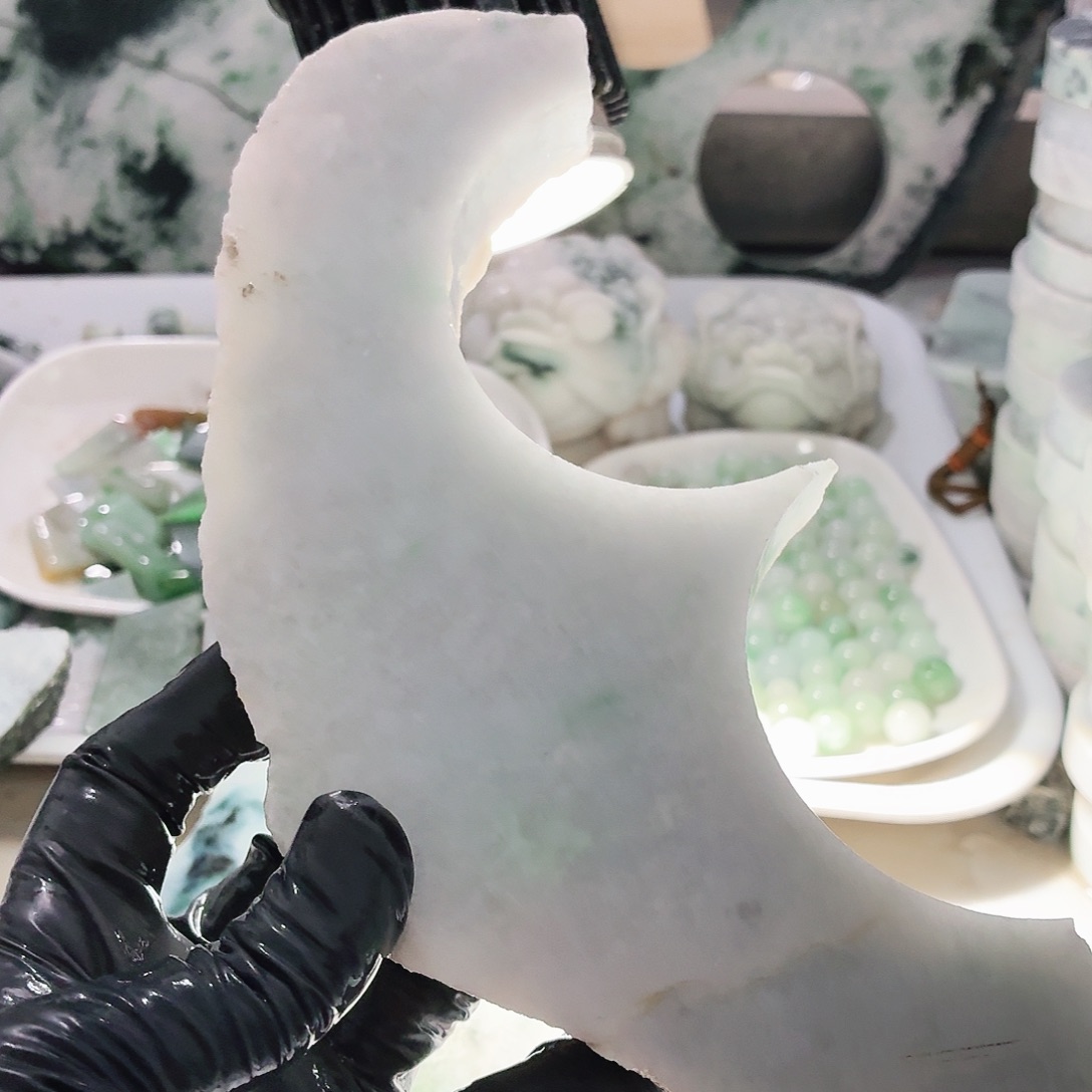 翡翠未镶嵌颈饰边角料