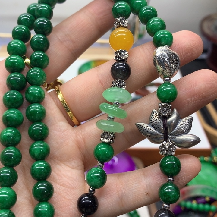 颈饰未镶嵌翡翠吊坠