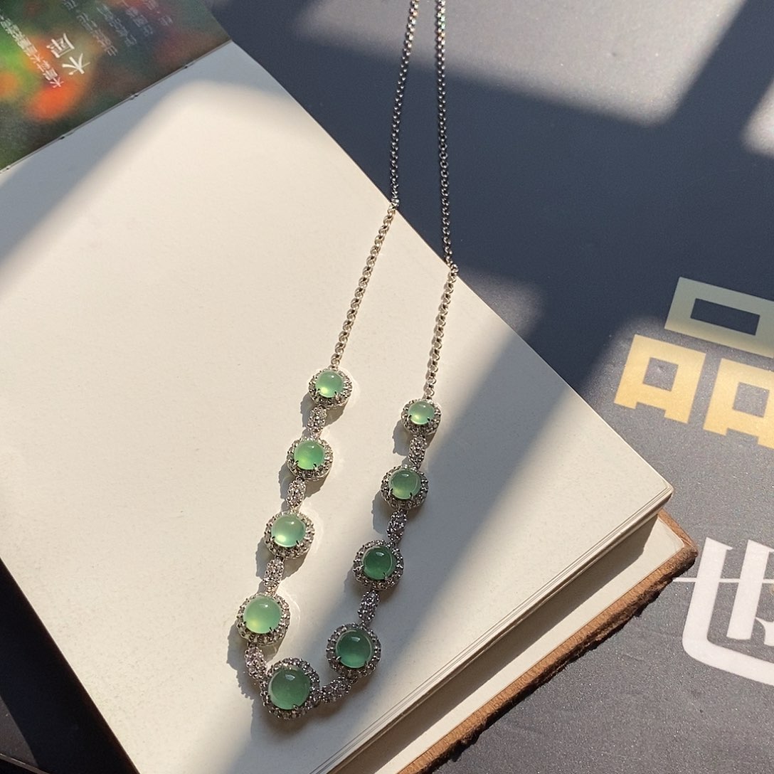 翡翠挂件18K金镶嵌冰晴蛋面项链