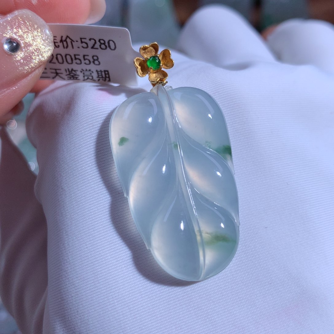 翡翠颈饰18K金镶嵌叶子