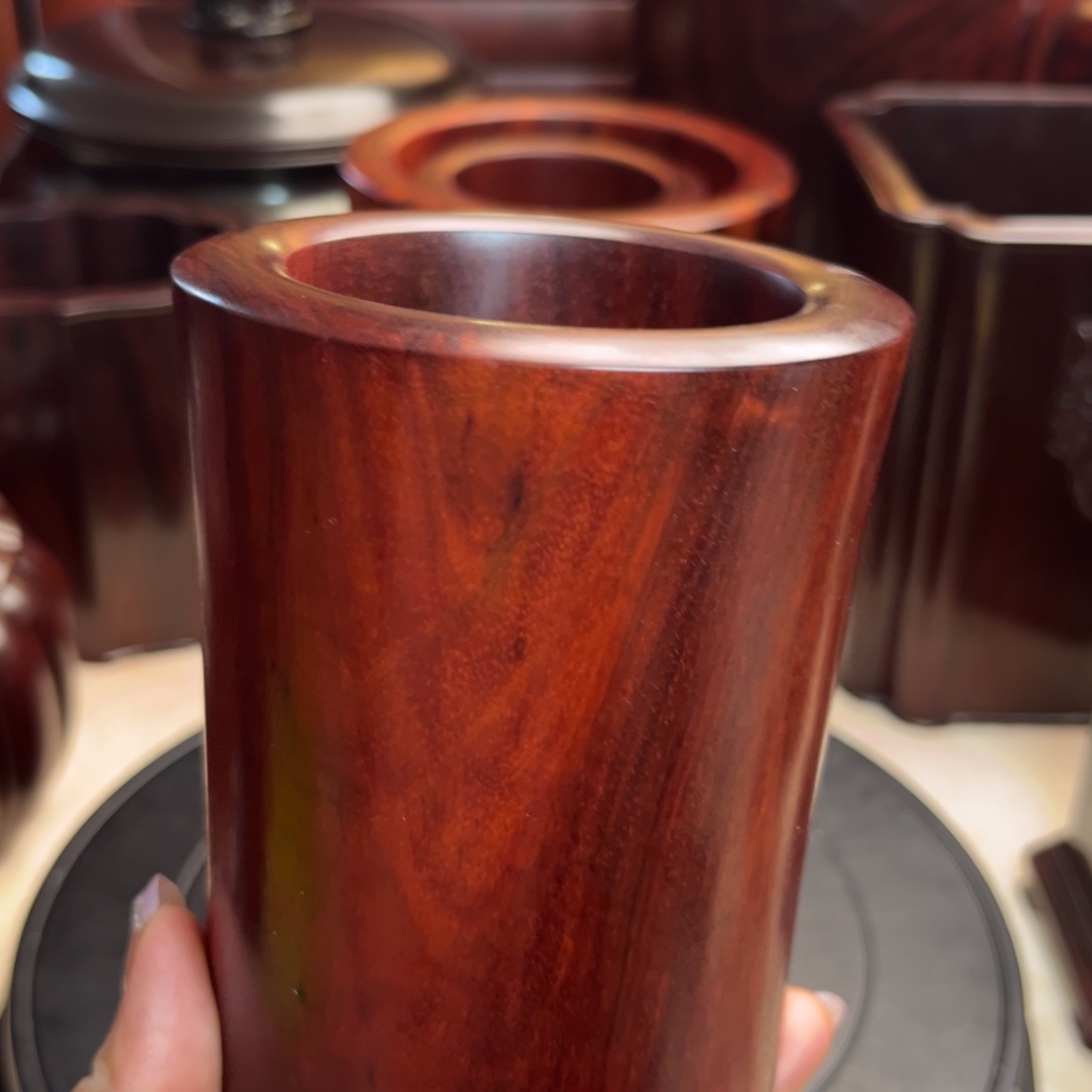 檀香木小叶紫檀笔筒