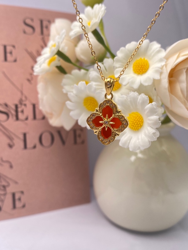 欧若风18K红玛瑙小布契吊坠