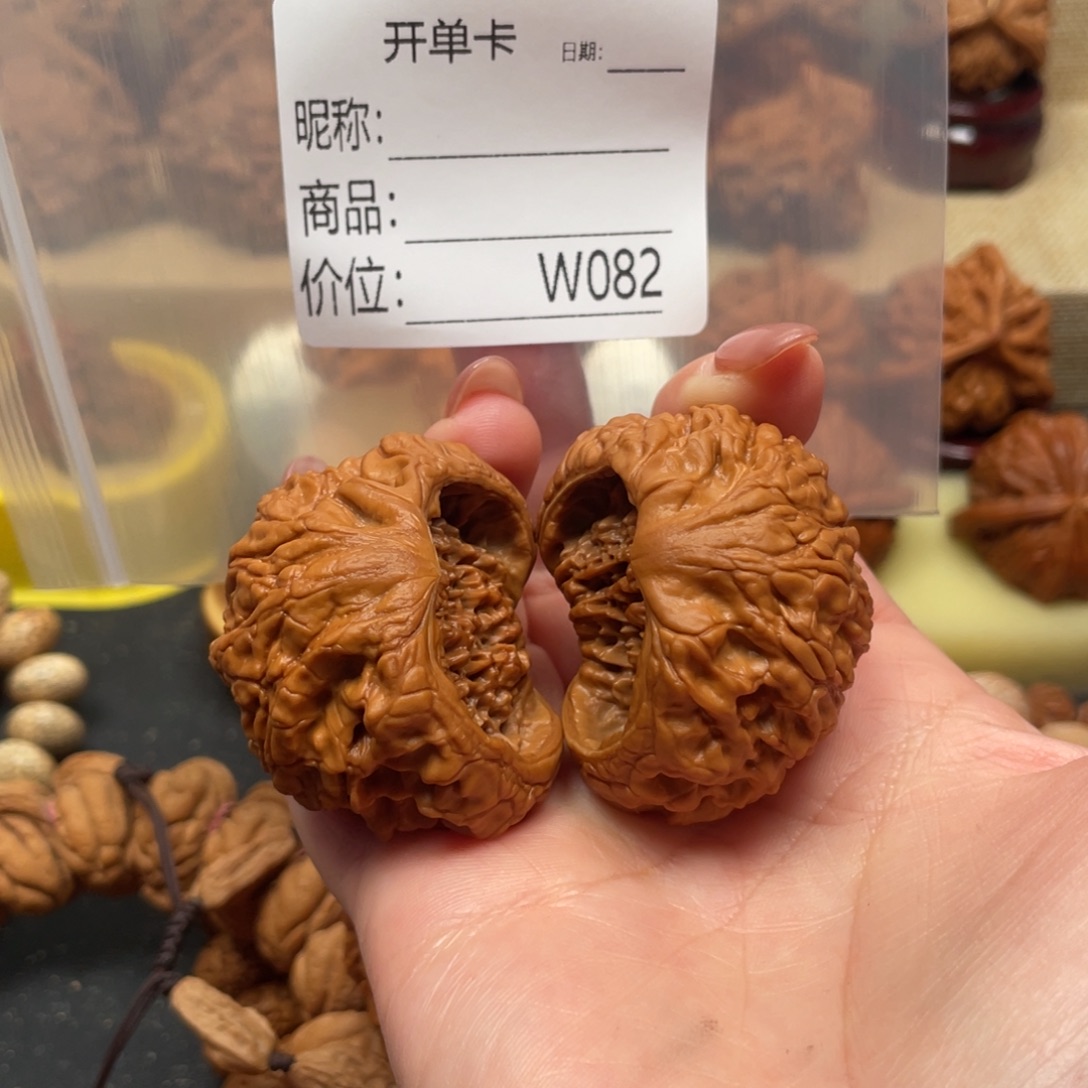 辣***条文玩核桃吊坠文玩的好的人