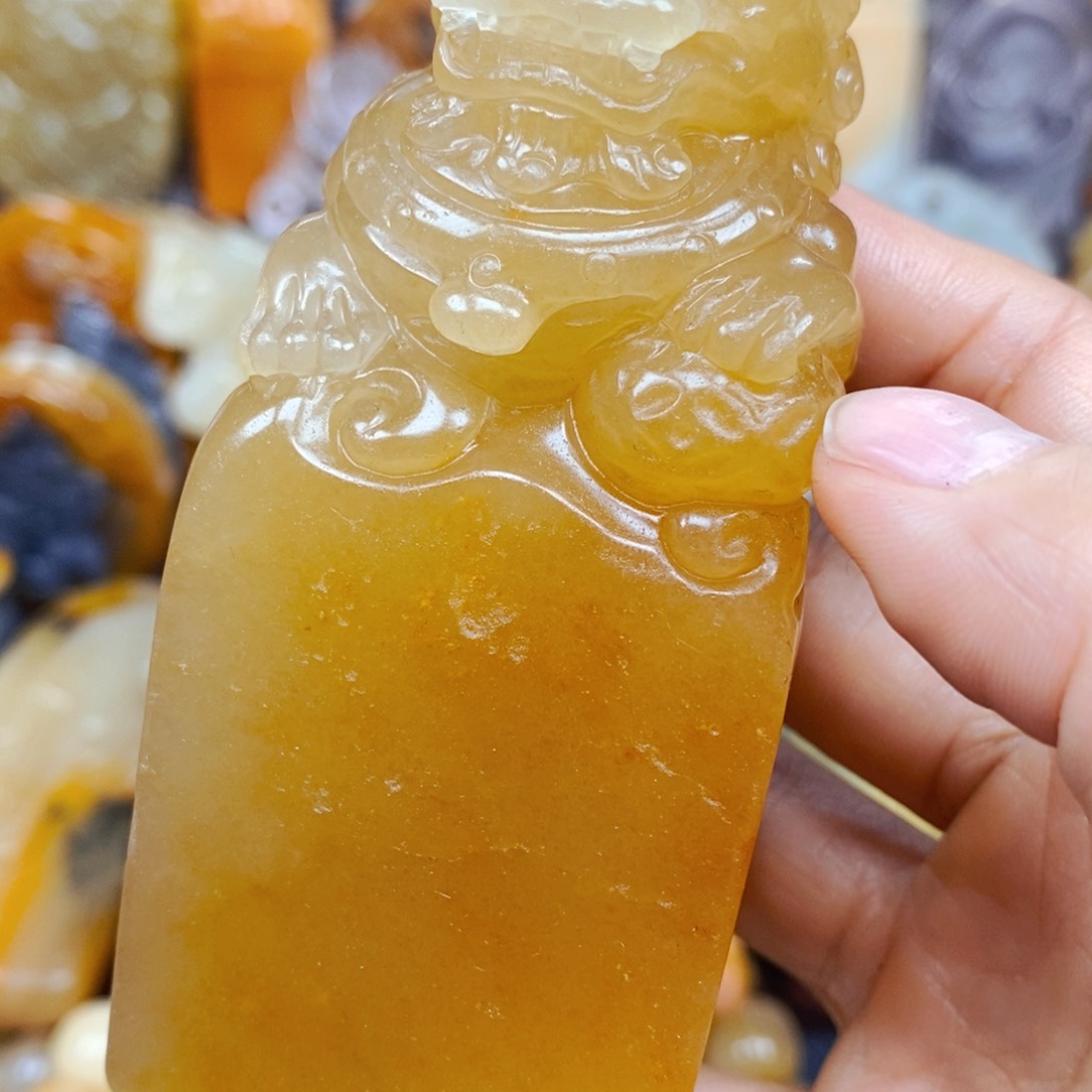 石英质玉（黄龙玉）未镶嵌颈饰