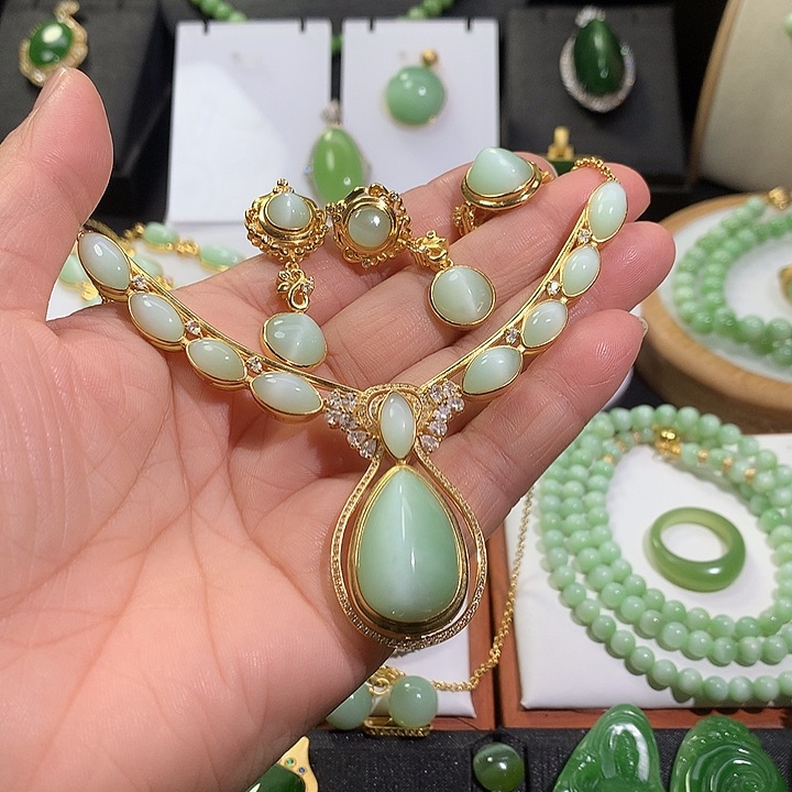 颈饰银S925镶嵌和田玉（碧玉）小*松