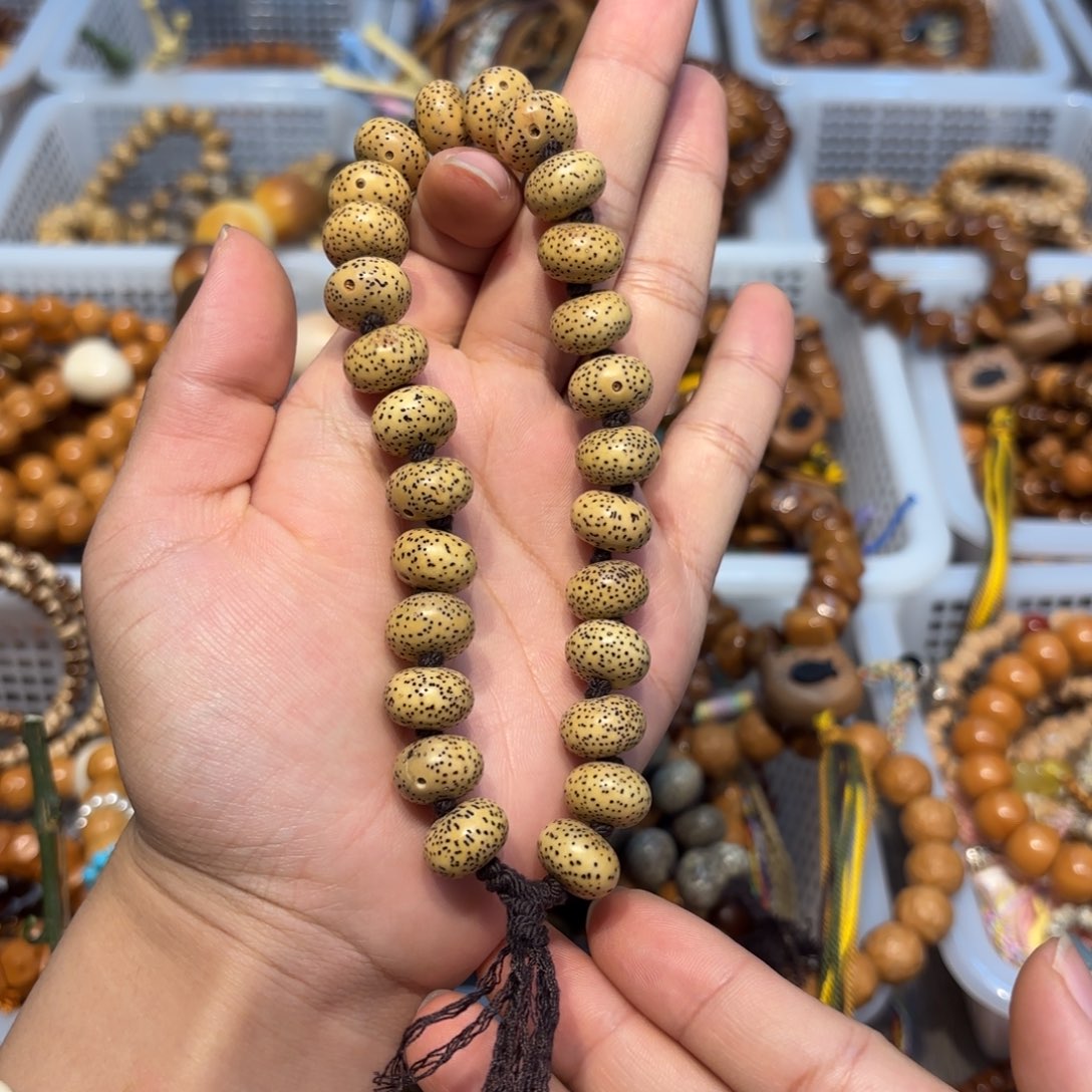 白玉菩提吊坠黄金底星月