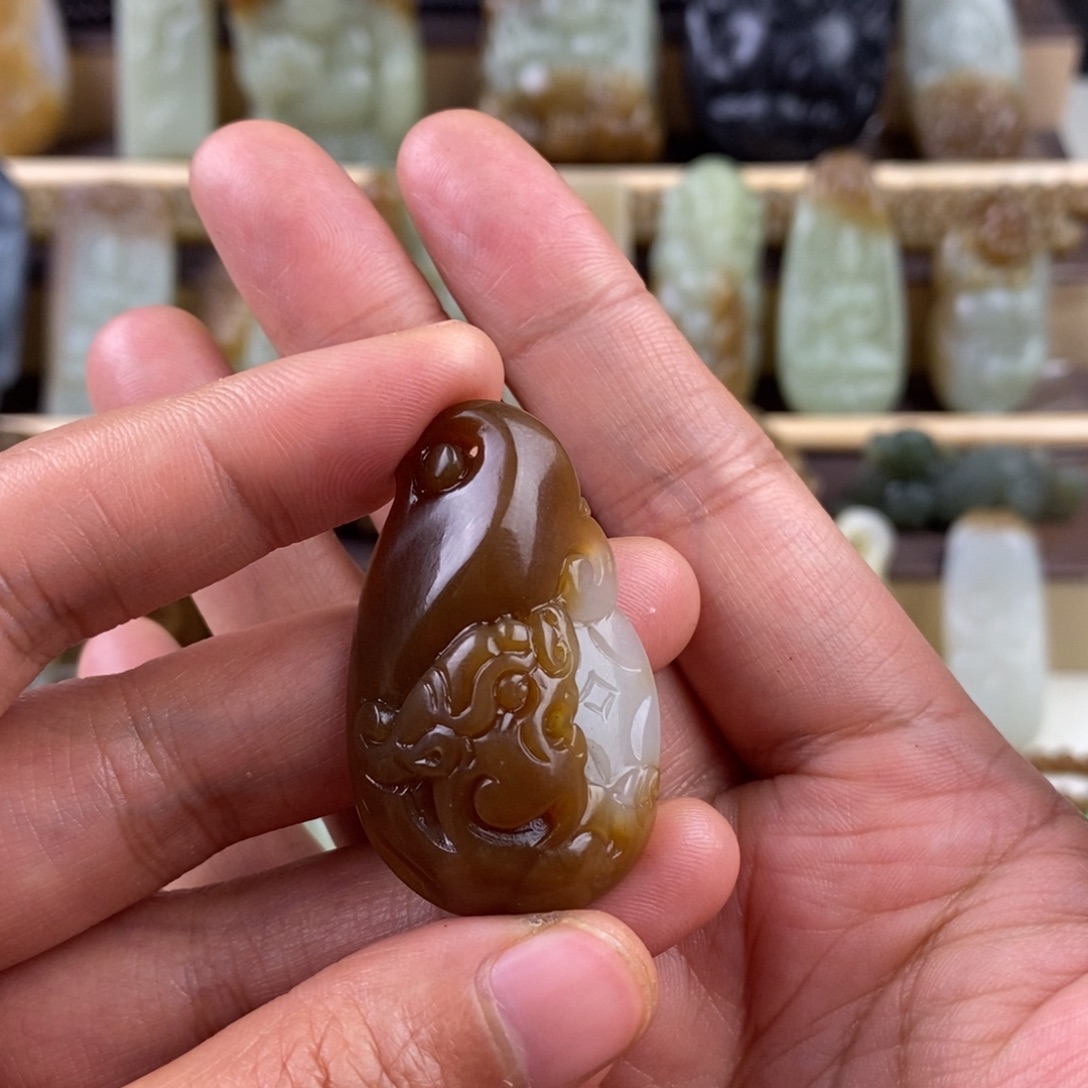 十***香和田玉未镶嵌颈饰