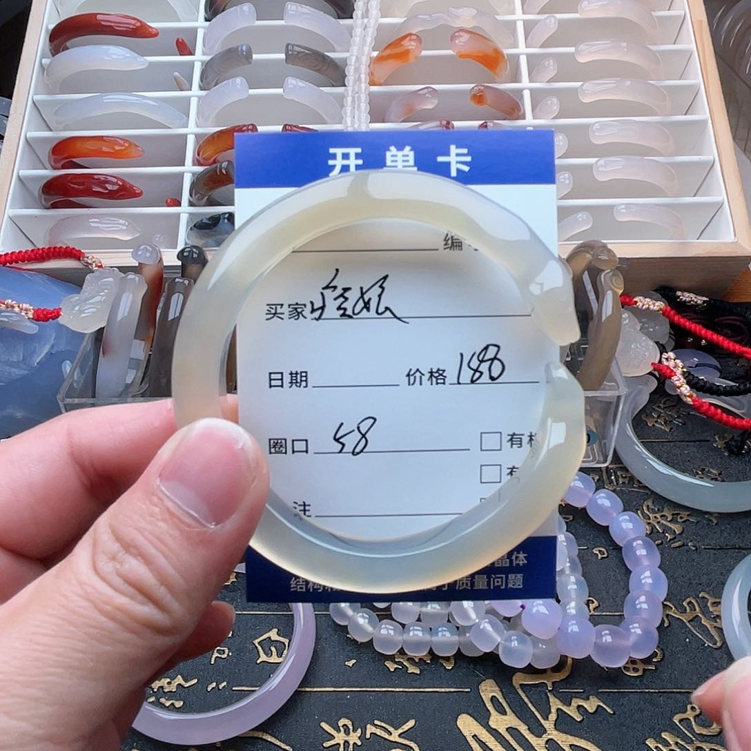 玛瑙/玉髓手镯未镶嵌