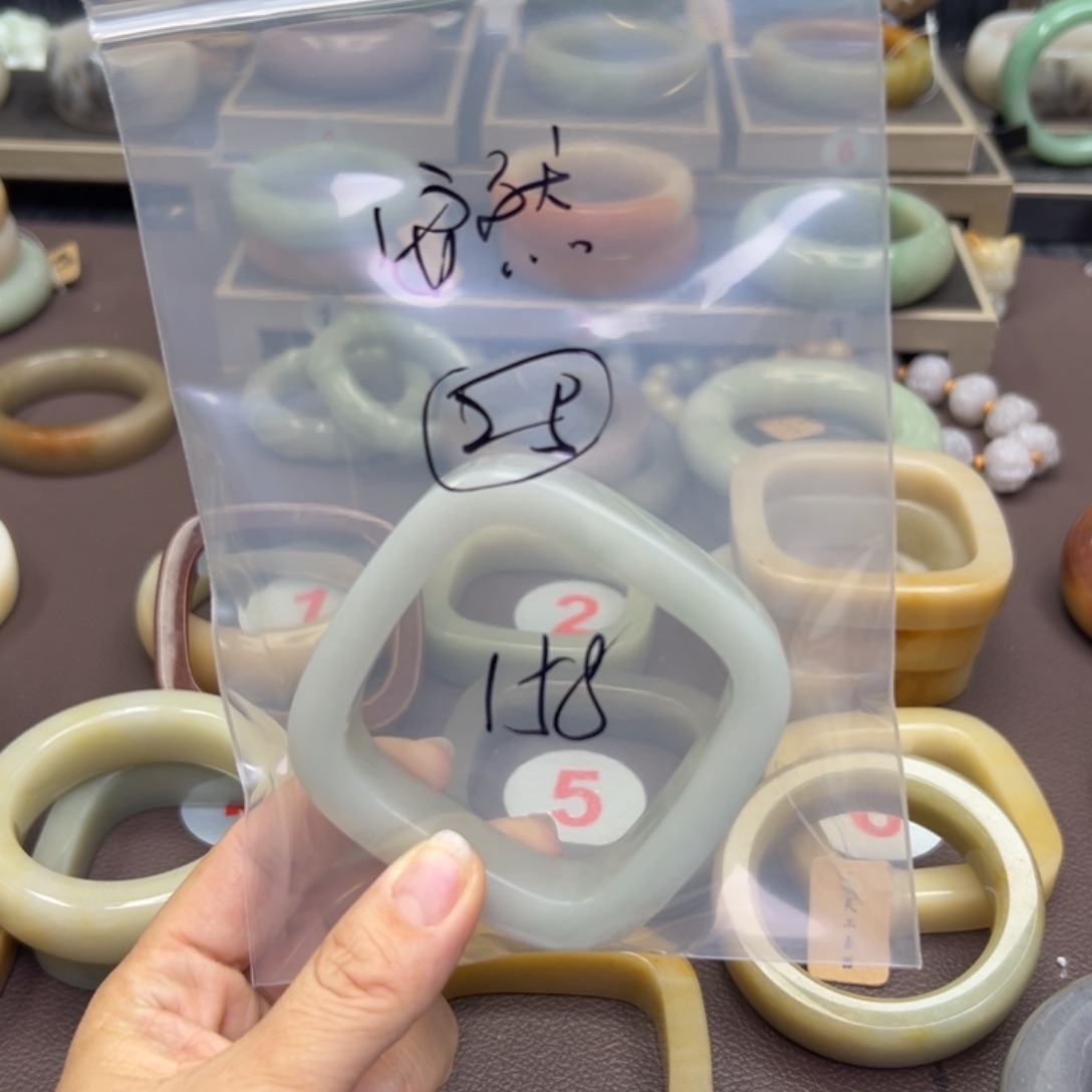 石英质玉未镶嵌手镯安*?