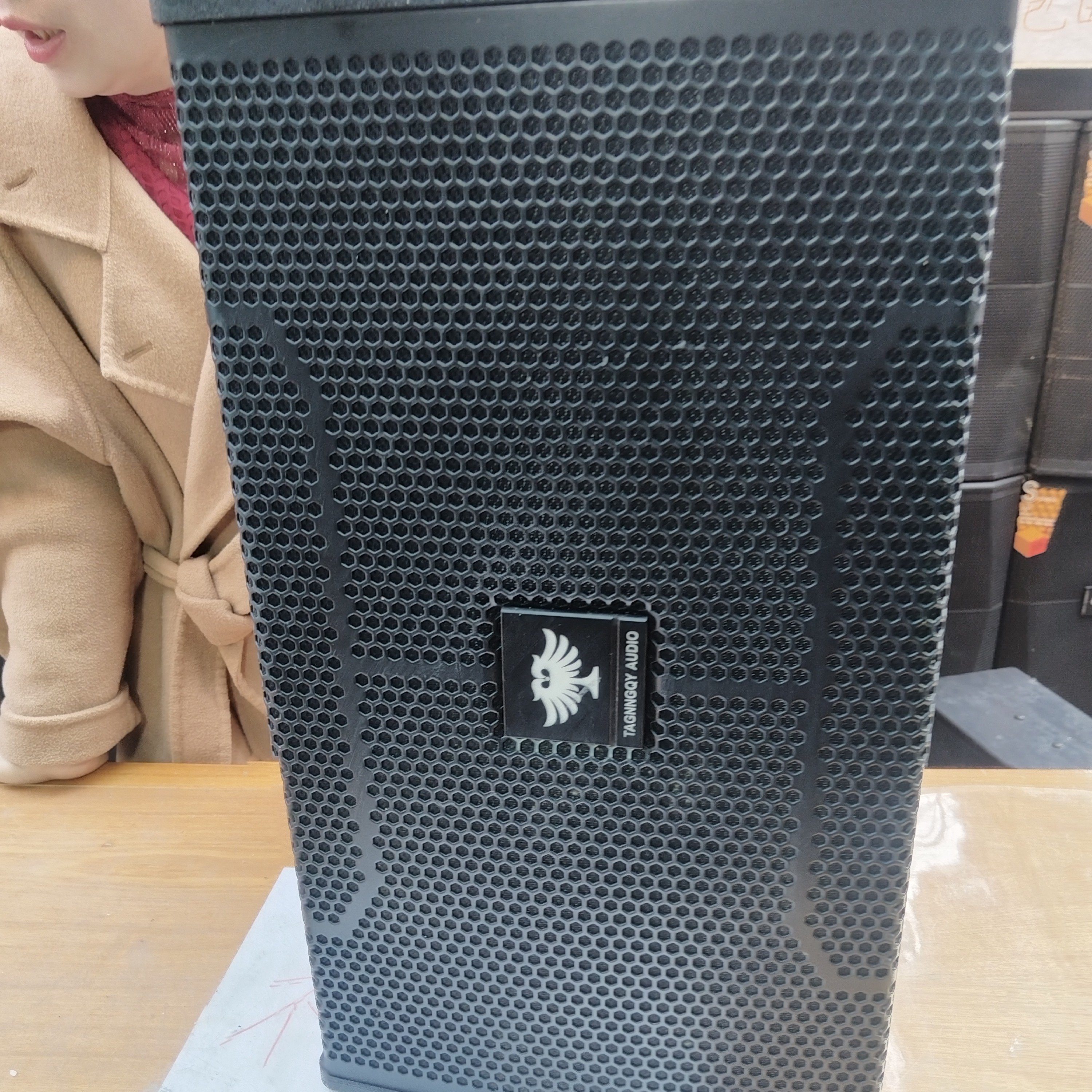 8新  天朗10寸专业箱一对。不包邮费不支持七天无理由退货