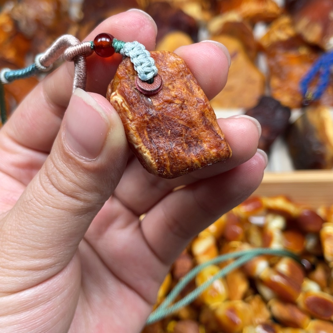 蜜蜡珠宝奇石未镶嵌