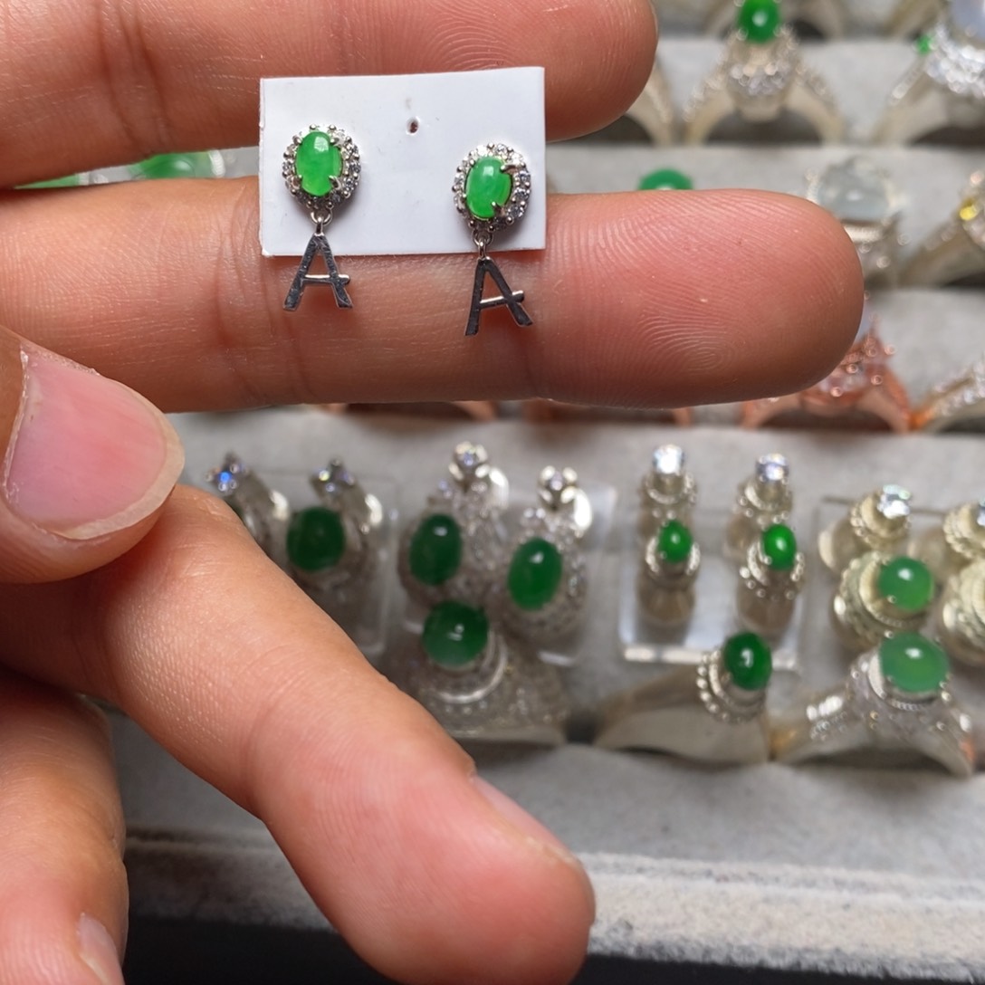 翡翠耳饰未镶嵌耳钉