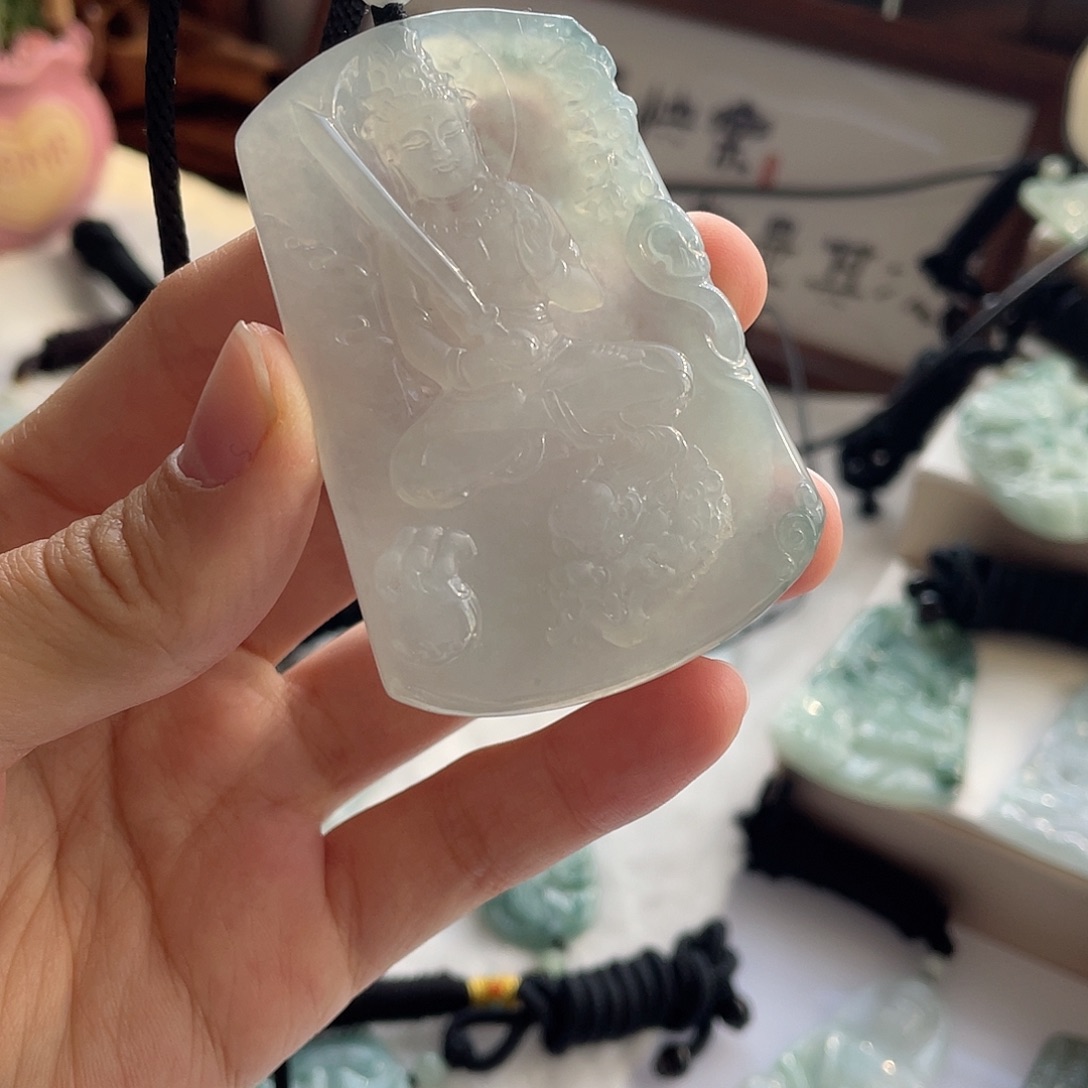 偷***子翡翠未镶嵌颈饰文殊