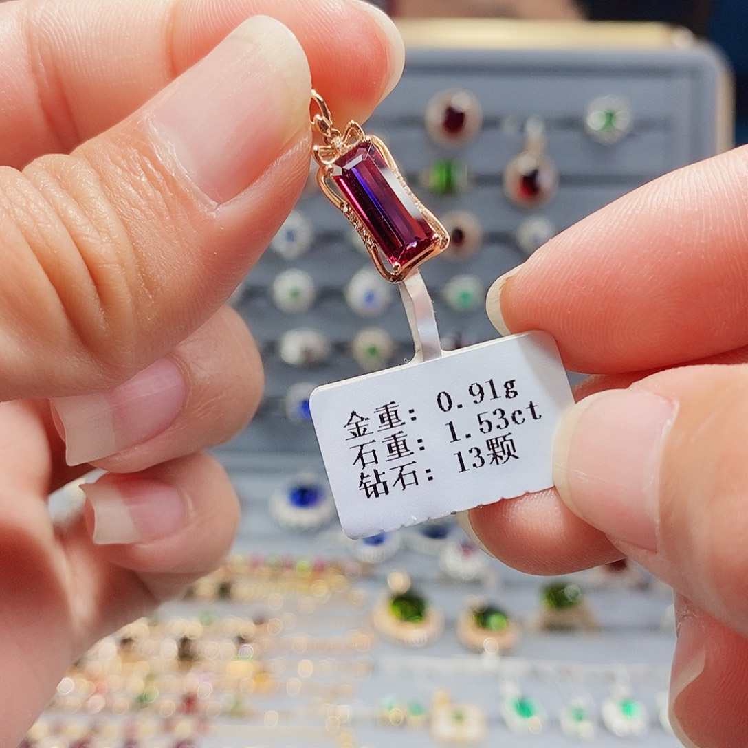 碧玺颈饰18K金镶嵌1.53c t配钻