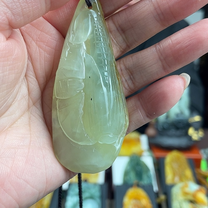 未镶嵌蛇纹石玉颈饰
