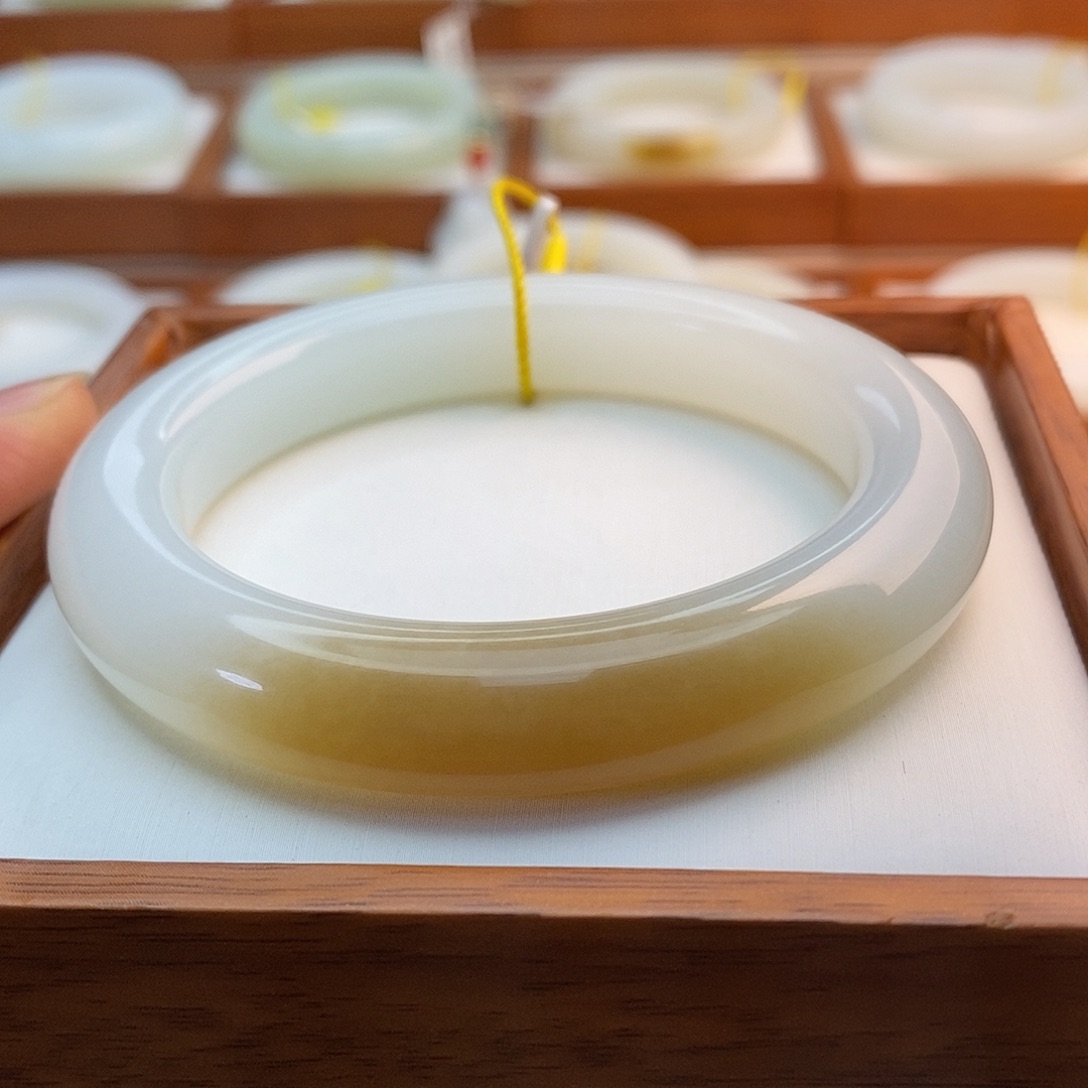 和田玉（糖玉）未镶嵌手链