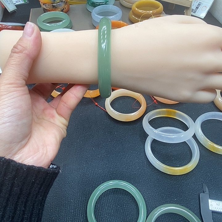 石英质玉（黄龙玉）未镶嵌手镯