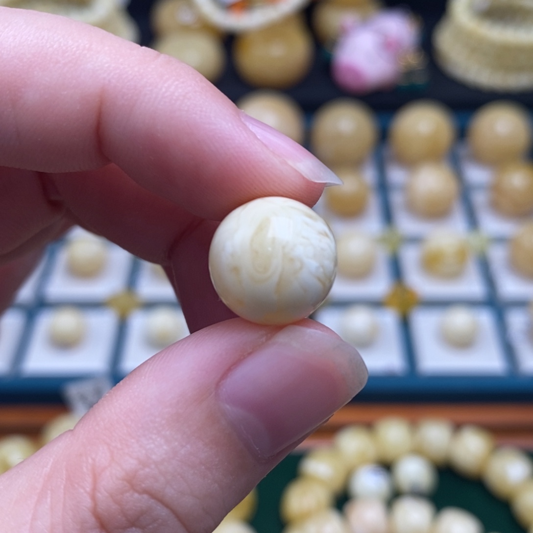 M***y蜜蜡未镶嵌珠宝奇石