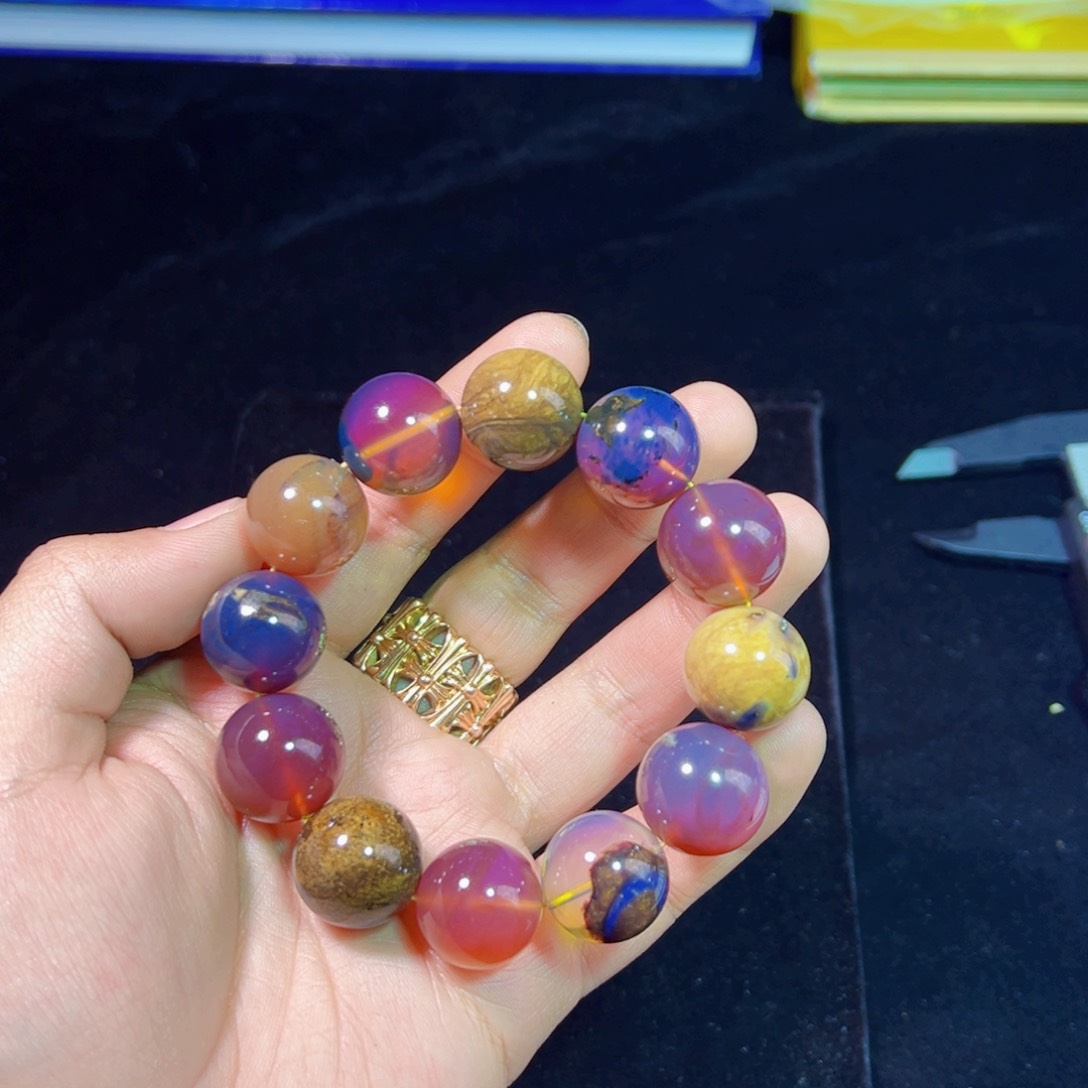 琥珀裸石未镶嵌琥珀