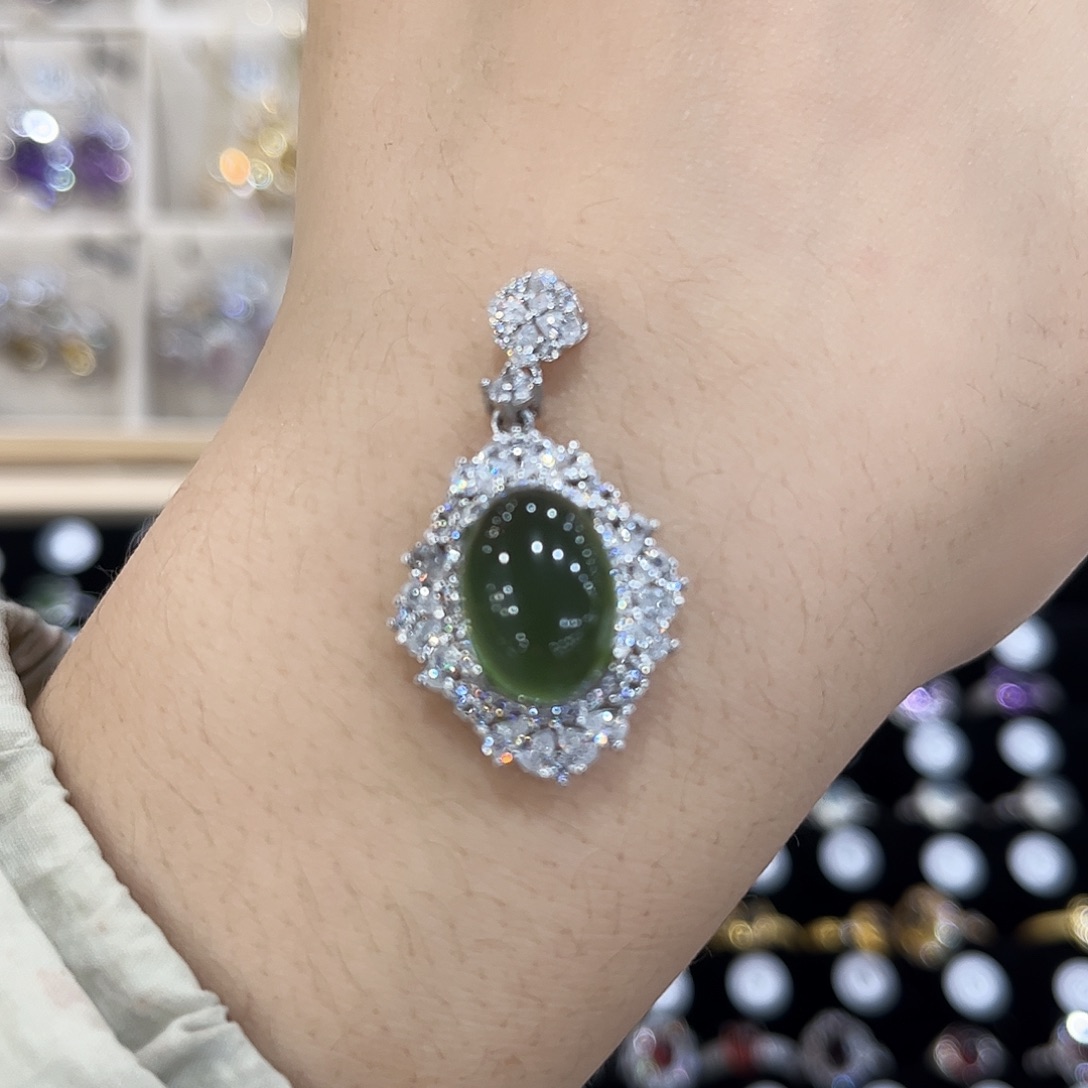 小****岫玉银S925镶嵌吊坠(赠链)