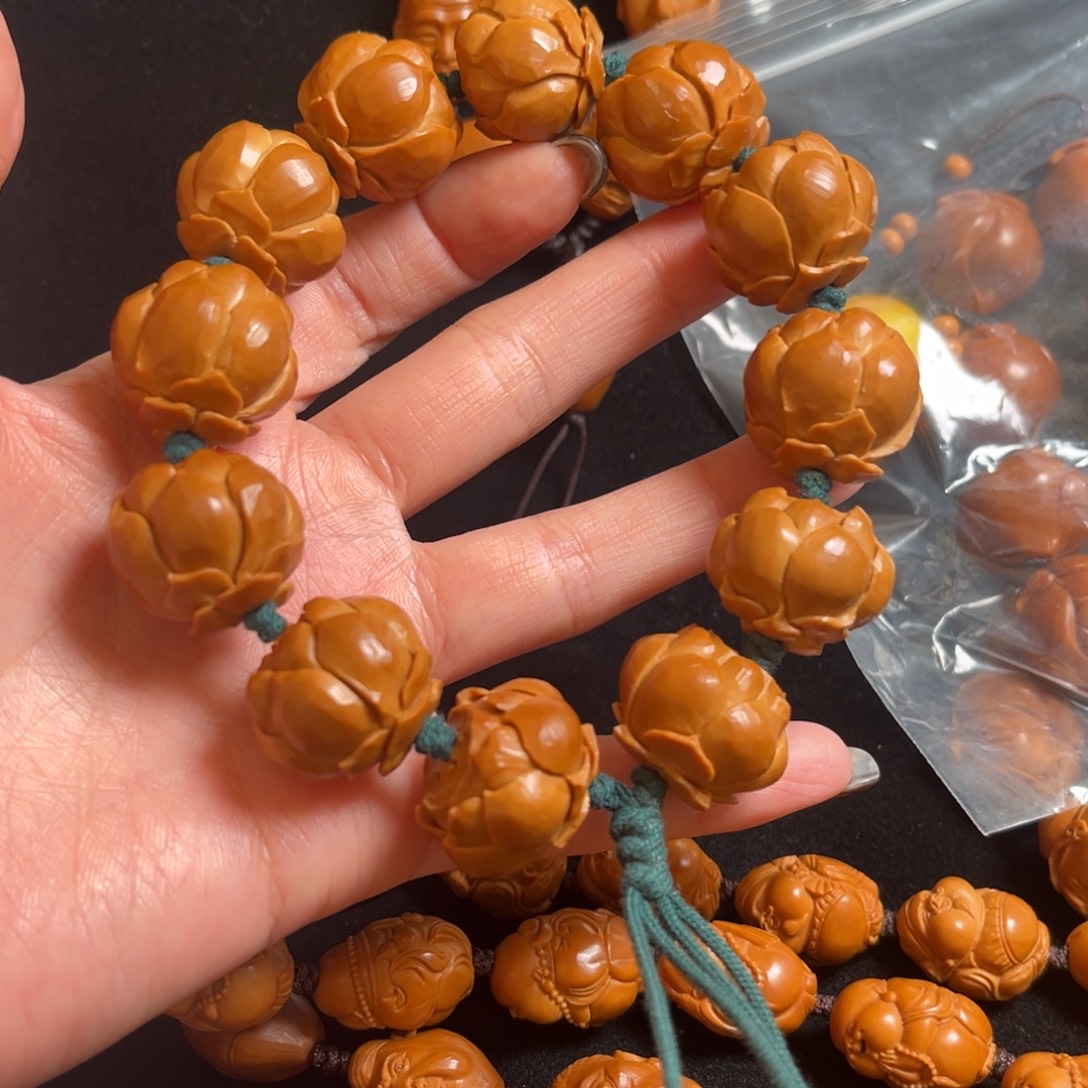 S***u橄榄核吊坠莲花串