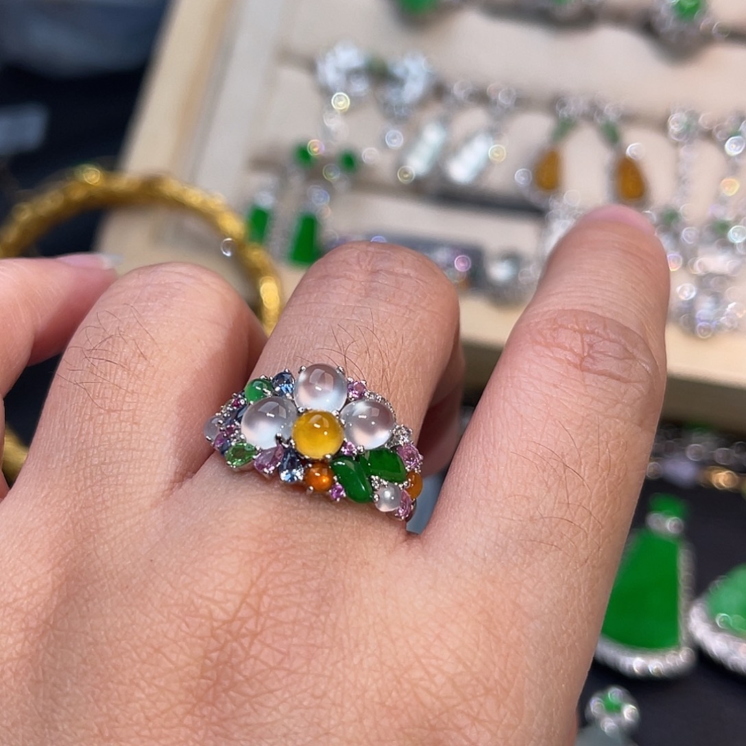 翡翠18K金镶嵌戒指多宝