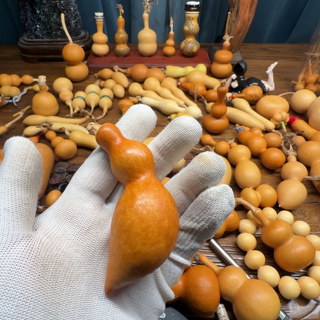 鲍***生陶瓷弓背大尖肚满火焰纹手把蚂蚁葫芦