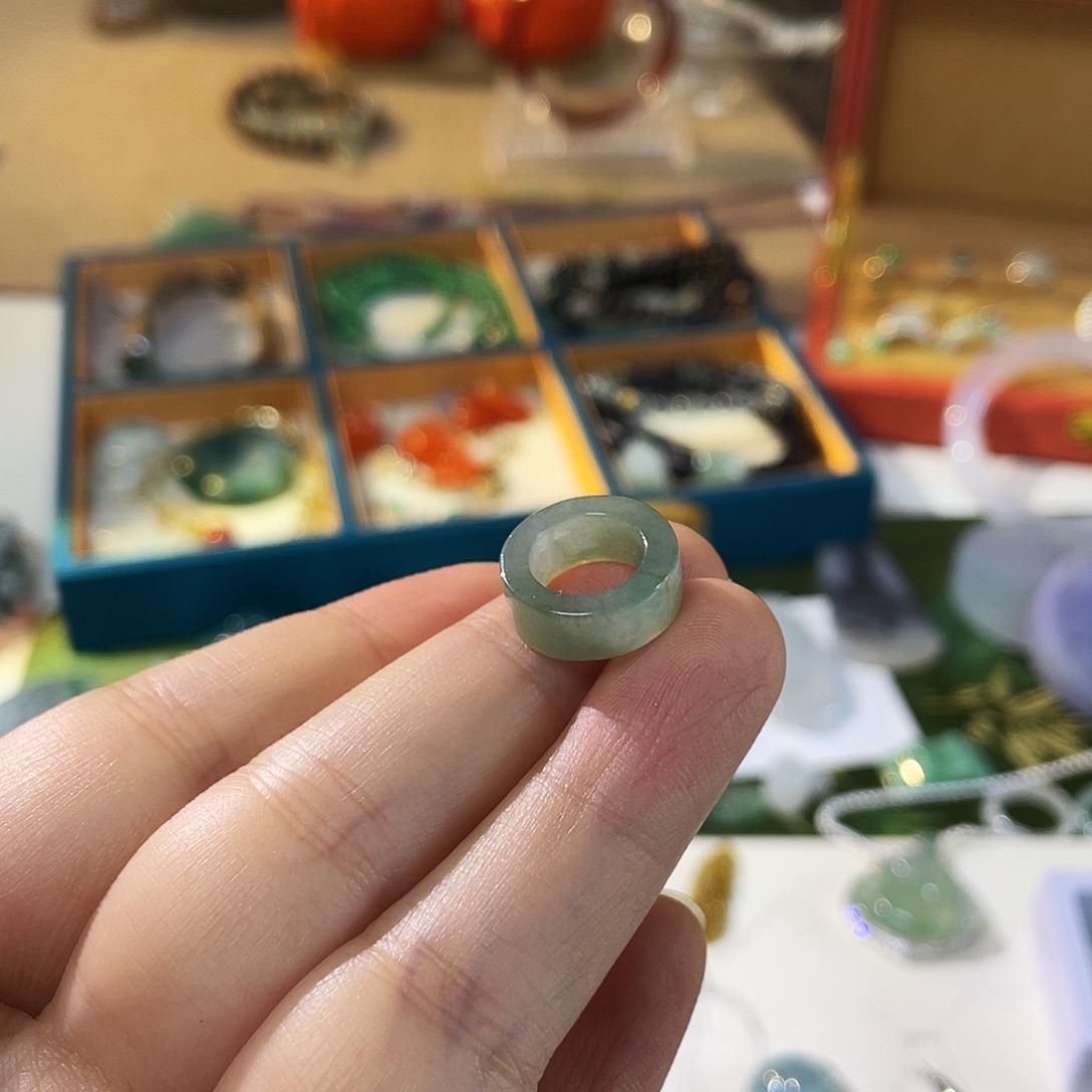 兰***)翡翠未镶嵌颈饰跑环