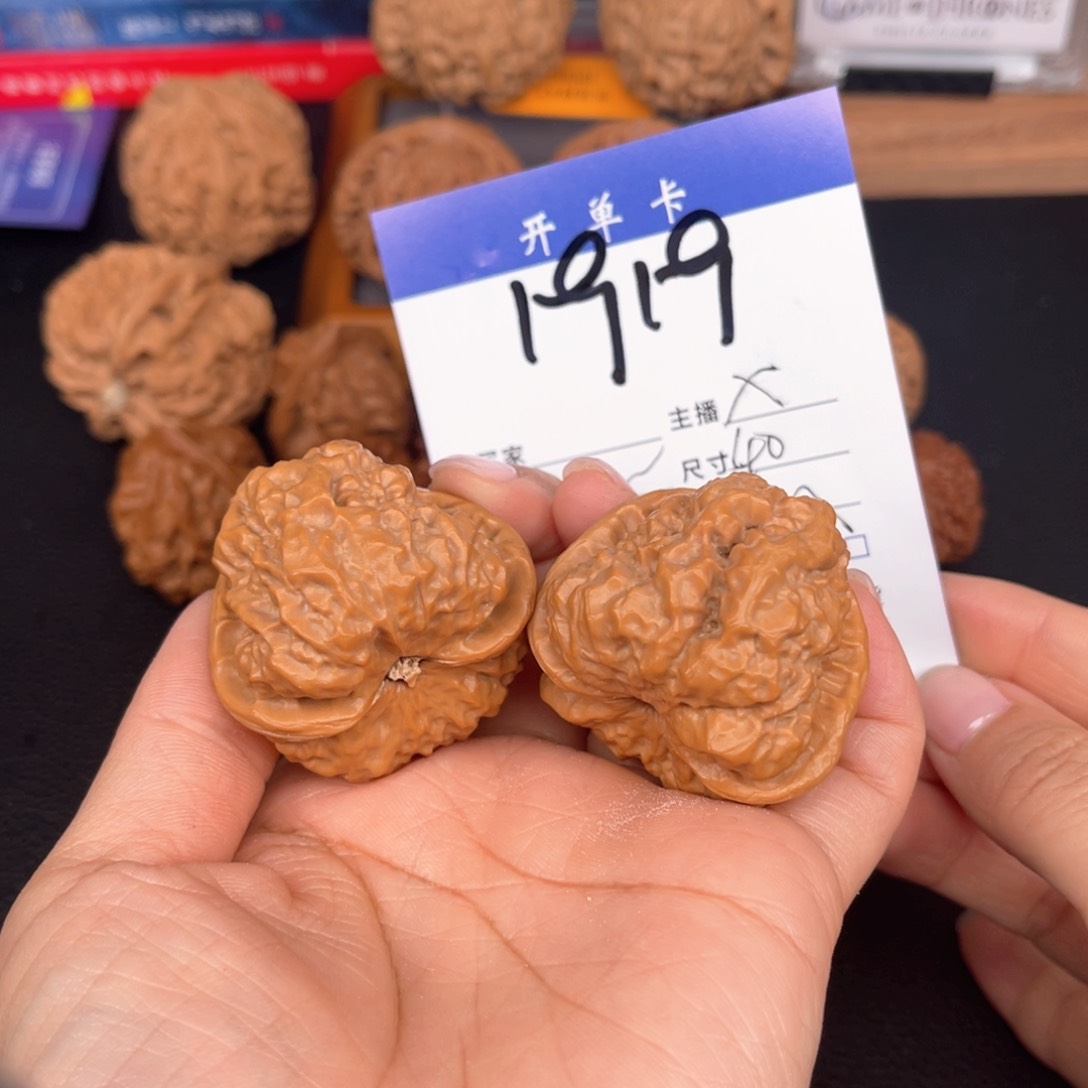 文玩核桃吊坠蛙蛙40尺。  1919