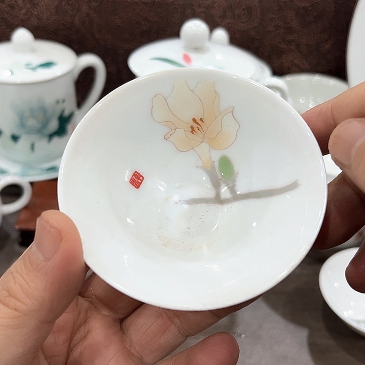 釉下五彩的瓷器和，