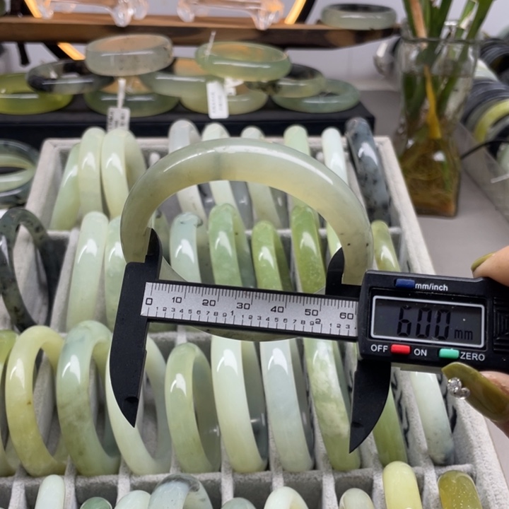 蛇纹石玉手镯未镶嵌247