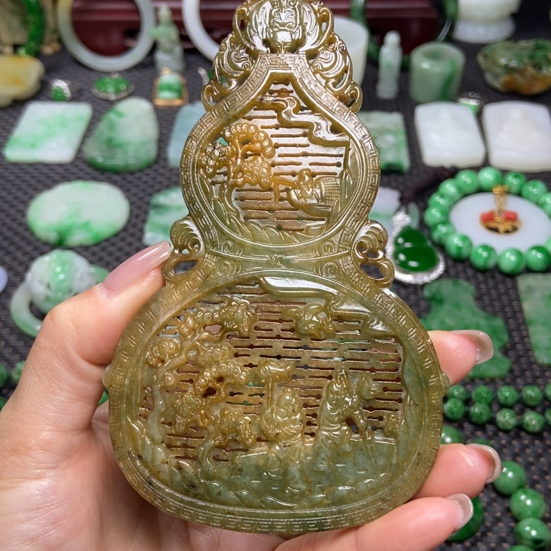 翡翠未镶嵌挂件清