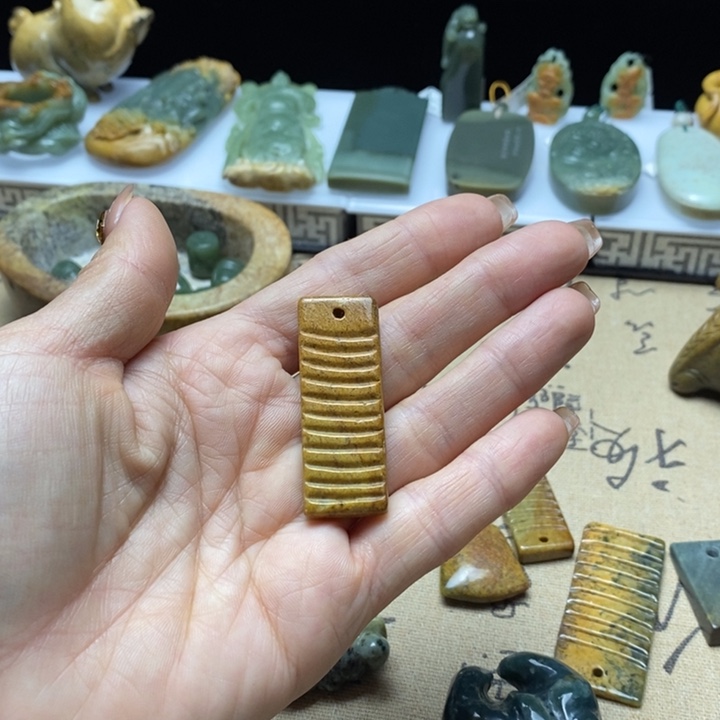 透闪石质玉手把未镶嵌