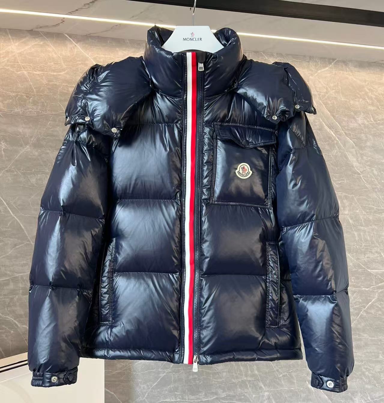 未使用 MONCLER 盟可睐/GG/montbeliard男士羽绒服 福利价