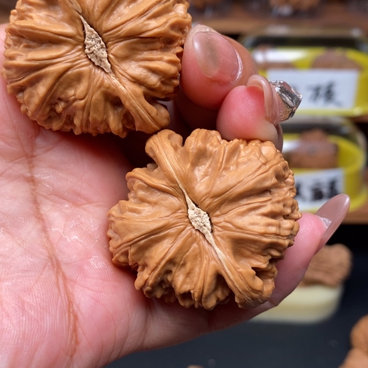 文玩核桃吊坠s***t43白狮子